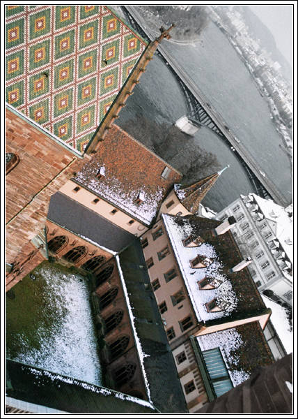 View from atop Georgsturm toMuentsterhof (Church yard) and Rhein